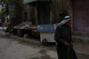 Palestino en una calle de Hebrón Cisjordania